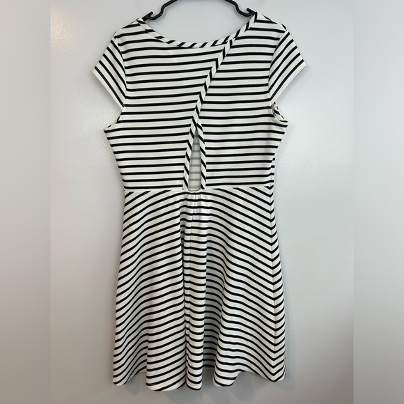 NWT C Label Black and White Striped Short Sleeve Dress Size - Picture 7 of 10